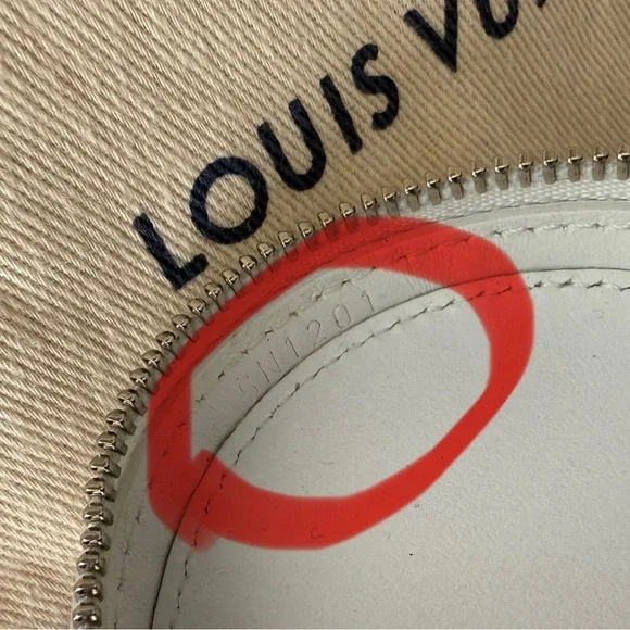 Authentic Louis Vuitton Watercolor Earphones Case - Picture 8 of 8